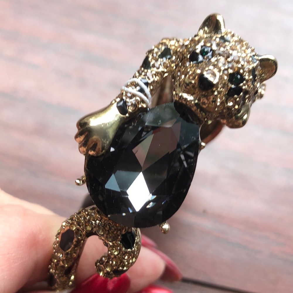 BETSEY JOHNSON GOLD LEOPARD BRACELET